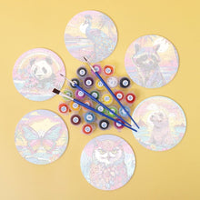Charger l'image dans la galerie, Peinture par numéros Dessous de Verre 10cm (6 pièces) - Série Faune avec Panda, Raton Laveur et Phoque