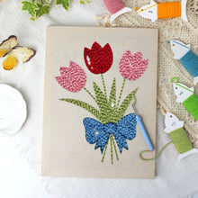 Charger l'image dans la galerie, Punch Needle Kit avec cadre - Bouquet de Tulipes