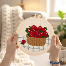 Charger l'image dans la galerie, Punch Needle Panier de fraises