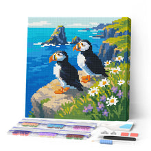 Charger l'image dans la galerie, Mini Diamond Painting 25x25cm Figured'Art - Macareux sur les falaises océaniques