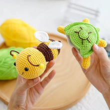 Charger l'image dans la galerie, Kit Amigurumi Crochet - Abeille et Tortue Figured'Art
