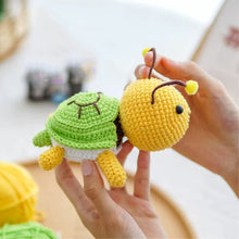 Charger l'image dans la galerie, Kit Amigurumi Crochet - Abeille et Tortue