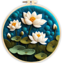 Charger l'image dans la galerie, Kit Feutrage à l'aiguille - Fleurs de Lotus
