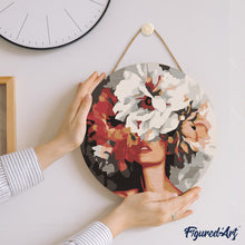 Charger l'image dans la galerie, Peinture par Numéro sur Disque en bois - Beauté derrière les fleurs