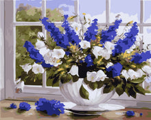 Charger l'image dans la galerie, Vase de fleurs bleues et blanches