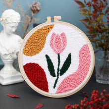 Charger l'image dans la galerie, Punch Needle Tulipe prête à éclore