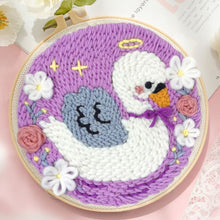 Charger l'image dans la galerie, Punch Needle Cygne et Ruban violet