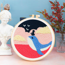 Charger l'image dans la galerie, Punch Needle Baleine bleue et Fillette