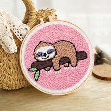 Charger l'image dans la galerie, Punch Needle Paresseux sur une Branche