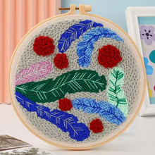 Charger l'image dans la galerie, Punch Needle Fleurs rouges et Plumes