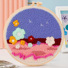 Charger l'image dans la galerie, Punch Needle Fleurs et Oiseaux dans le ciel