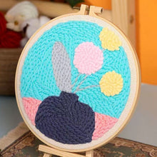 Charger l'image dans la galerie, Punch Needle Fleurs sur fond bleu et rose