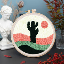Charger l'image dans la galerie, Punch Needle Cactus dans le Désert